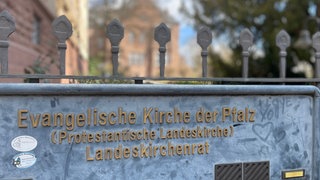 Tor zum Grundstück des Landeskirchenrats in Speyer