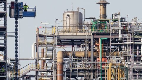 Maschinen und Anlagen auf dem BASF-Werksgelände in Ludwigshafen: Die Pfälzer Wirtschaft fordert nach der Bundestagswahl schnell klare Verhältnisse (Symbolbild)