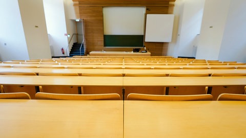 So leer ists natürlich noch nicht an der Uni Landau, aber die Studierendenzahlen gehen zurück.