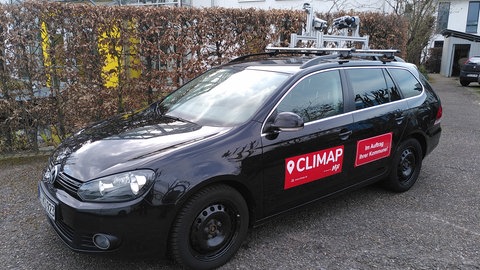 Ein mit einer Wärmebildkamera ausgestattetes Auto