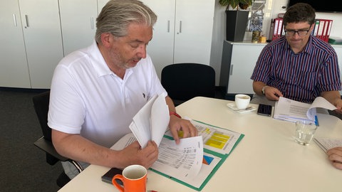 Andreas Schwarz (SPD), Kämmerer von Ludwigshafen, stellt den neuen Haushaltsentwurf bei einer Pressekonferenz vor