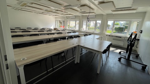So sieht ein Klassenzimmer in einem Container des Pamina-Schulzentrums in Herxheim aus.