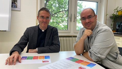 Dekan Dominik Geiger (Katholische Kirche) und Dekan Paul Metzger (Evangelische Kirche) haben das Positionspapier vorgestellt.