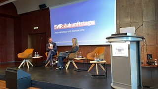ARD-Vorsitzender und Intendant des Hessischen Rundfunks im Gespräch mit Moderatorin Maria Popov.