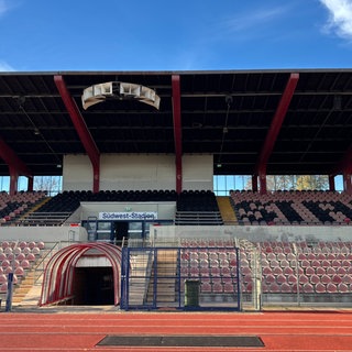 Südweststadion Ludwigshafen vor der Tribüne  