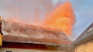 Der Brand auf dem Weingut in Weisenheim am Berg wurde durch einen technischen Defekt verursacht - dabei entstand eine halbe Million Euro Schaden.
