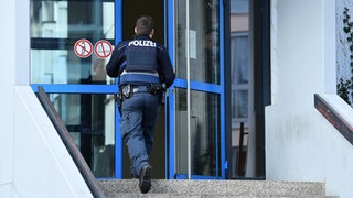 In dieser Woche kam es an drei Tagen in Folge zu Einsätzen an der Karolina-Burger-Realschule plus in Ludwigshafen (Archivbild)