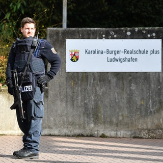 Karolina-Burger-Realschule plus in Ludwigshafen - hier kommt es regelmäßig zu Polizei-Einsätzen.