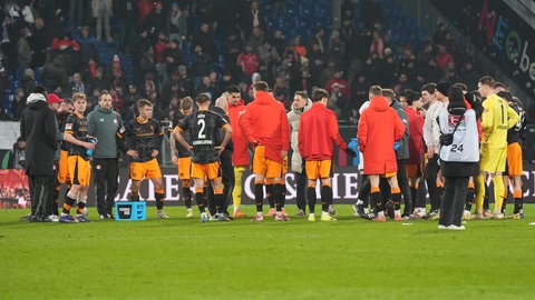 Fußball: 2. Bundesliga, Darmstadt 98 - 1. FC Kaiserslautern, 21. Spieltag, Merck-Stadion am Böllenfalltor. Enttäuschung bei Kaiserslautern.