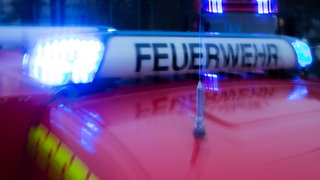 Blaulicht eines Feuerwehrautos - Symbolbild 