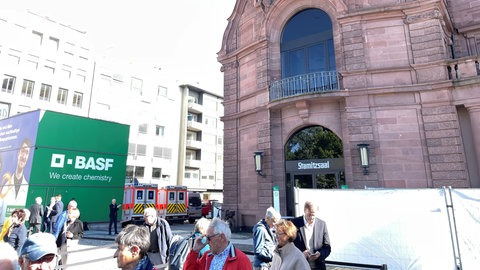 BASF-Hauptversammlung im Rosengarten, Ansicht des Rosengarten von außen