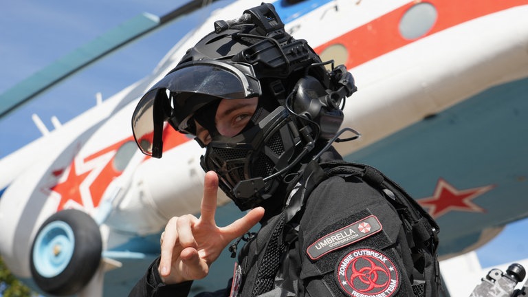 Cosplay als Soldat aus der Resident-Evil-Reihe