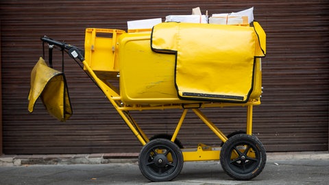 Zum zweiten Mal in dieser Woche ruft ver.di die Zusteller der Post in Rheinhessen zum Warnstreik auf. (Symbolbild)