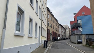 Eine Straße mit altem Wohnbestand in der Mainzer Altstadt. Hier könnte die Milieuschutzsatzung gelten.