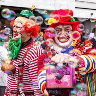 Bunte Clowns in Mainz. 
