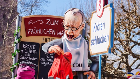 In Mainz feierten Hunderttausende unter dem Motto "In Meenz zu feiern, des ist nett, but don‘t forget se Zugplakett!" den traditionellen Umzug am Rosenmontag.