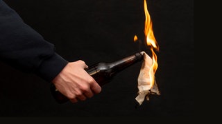 Ein Wormser soll einen Molotow-Cocktail angezündet und in eine Wohnung geworfen haben.