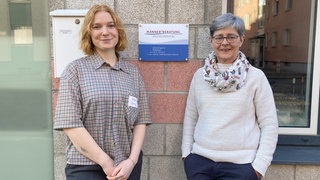  Leah Krieger (li) und Eva Jochmann (re) vom Mainzer Frauennotruf beraten jetzt auch Männer und TIN-Personen.