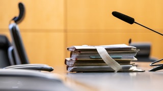 Was können Gerichte gegen Angeklagte tun, die stören und nerven. Die SWR-Rechtsredaktion sagt, was die Richter tun können. (Symbolbild)
