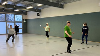 An der Uni Mainz erforscht eine Wissenschaftlerin welchen Effekt tanzen auf das Körperbild von Menschen mit Adipositas hat.