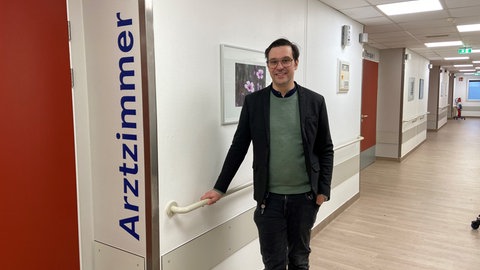 Alexander Desuki ist Oberarzt für personalisierte Onkologie in Mainz und behandelt Krebspatienten.