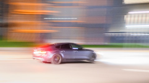 Symbolbild: Ein 19-Jähriger wurde am Samstag in Bad Sobernheim von einem Auto angefahren und dabei schwer verletzt. 