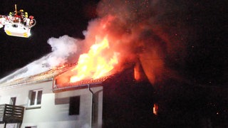 Dachstuhl eines Hauses in Spabrücken brennt: Jetzt muss sich ein Mann wegen fahrlässiger Brandstiftung vor dem Bad Kreuznacher Landgericht verantworten