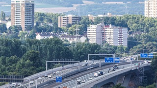 Die Schiersteiner Brücke in Richtung Mainz-Mombach - die Ausfahrt der A643 dort ist seit Monaten gesperrt.