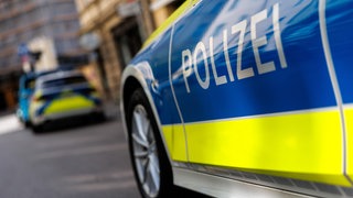Ein Polizeiauto. (Symbolbild) Das 14-jaehrige Mädchen aus Worms, das vermisst wurde, ist wieder da. 