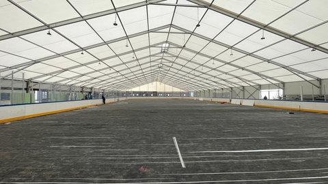 Der Ice Dome in Mainz - die Eishalle der Mainzer Eissportvereine auf dem Messegelände in Hechtsheim. 