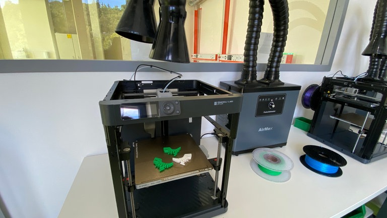 Die Junior Uni stellt auch mehrere 3D-Drucker bereit.
