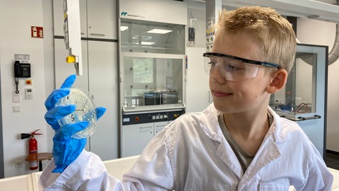 Auch Bakterien können im Labor der Junior Uni gezüchtet und untersucht werden.
