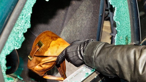 In Trier haben in den letzten Wochen Unbekannte immer wieder Autos aufgebrochen und Wertgegenstände gestohlen.