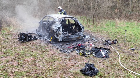 Ein Auto in Zeltingen-Rachtig an der Mosel ist am Sonntag ausgebrannt. Die Staatsanwaltschaft Koblenz ermittelt und hat einen 35-Jährigen im Visier.