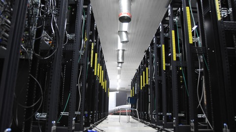 Beim Land Rheinland-Pfalz haben sich 36 Kaufinteressenten für den so genannten Cyberbunker in Traben-Trarbach gemeldet.