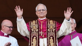 Kardinal Robert Francis Prevost aus den USA ist der neue Papst. Er wurde von den 133 Kardinälen im vierten Wahlgang gewählt. 
