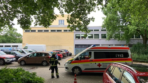 Unbekannter Reizstoff löst Feuerwehreinsatz an Schule in Trier-Süd aus.