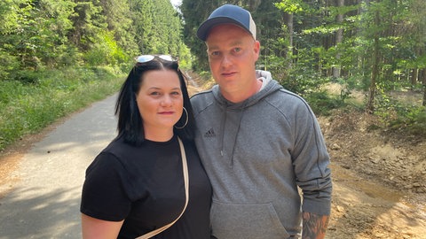 Sven und Saskia Metzger haben das Mädchen aus Allenbach auf einem Feldweg gefunden.