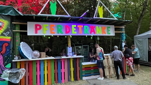 Der Getränkestand auf dem Pferdefestival bei Piesport an der Mosel sorgt für mehr Barrierefreiheit.