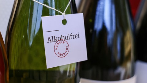 Den Trend zum alkoholfreien Wein haben auch Winzer an der Mosel erkannt. 24 Betriebe haben gemeinsam einen entalkoholisierten Riesling produzieren lassen.