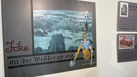 Der Berliner Bahnschaffner Erich Wagner hat über seine Zeit in der Eifel ein Tagebuch mit eigenen Zeichnungen und Fotos geführt. Schon 1938 sagt er, dass "icke" - Berlinerisch für "ich" - an der Westfront ist.