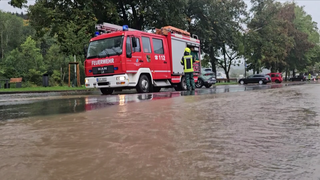Eine überschwemmte Straße in Bollendorf an der Sauer. Die Unwetter haben in Rheinland-Pfalz keine größeren Schäden angerichtet.