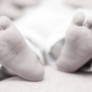 Wenn Kinder tot geboren werden oder nach der Geburt sterben, sprechen ihre Angehörigen von Sternenkindern. Diese Familien sollen nun mehr Rechte bekommen. 