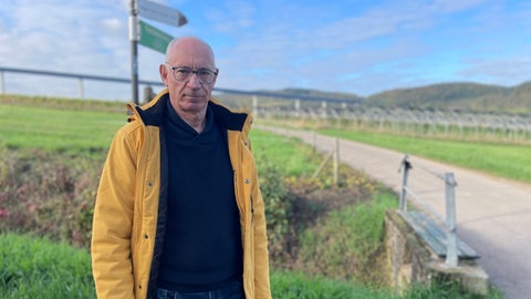 Die Gemeinde Erden ist nicht mehr Teil der geplanten Route des Radweges. Ortsbürgermeister Wolfgang Faber ärgert sich darüber, wie die Kommunikation mit der verantwortlichen Mosellandtouristik gelaufen ist. 