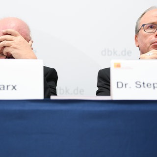 Kardinal Reinhard Marx und Bischof Stephan Ackermann bitten nach einer Studie zu sexuellem Missbrauch in ihrer Amtszeit in Trier um Entschuldigung. 