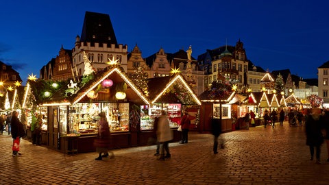 Der Trierer Weihnachtsmarkt lädt auch in diesem Jahr wieder zahlreiche Besucher zum Bummeln und Genießen ein.