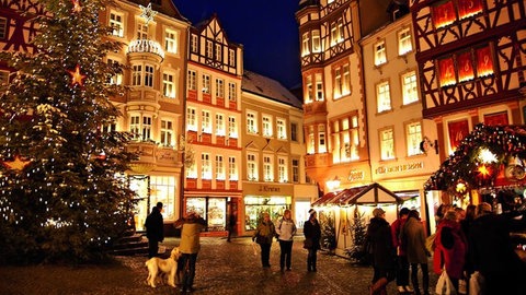 Neben Trier ist Bernkastel-Kues ein Publikumsmagnet für Weihnachtsmarkt-Fans in der Region.