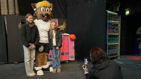 Maskottchen Hanni bei der Handball-WM der Frauen in Trier