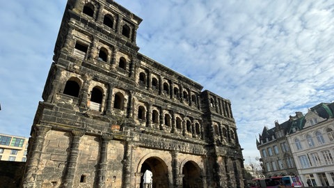 Die Porta Nigra in Trier wird bis Ende 2027 saniert. 