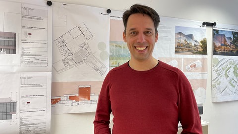 Lajos Wenzel ist Intendant des Theaters Trier und sehr mit der Sanierung beschäftigt. 
